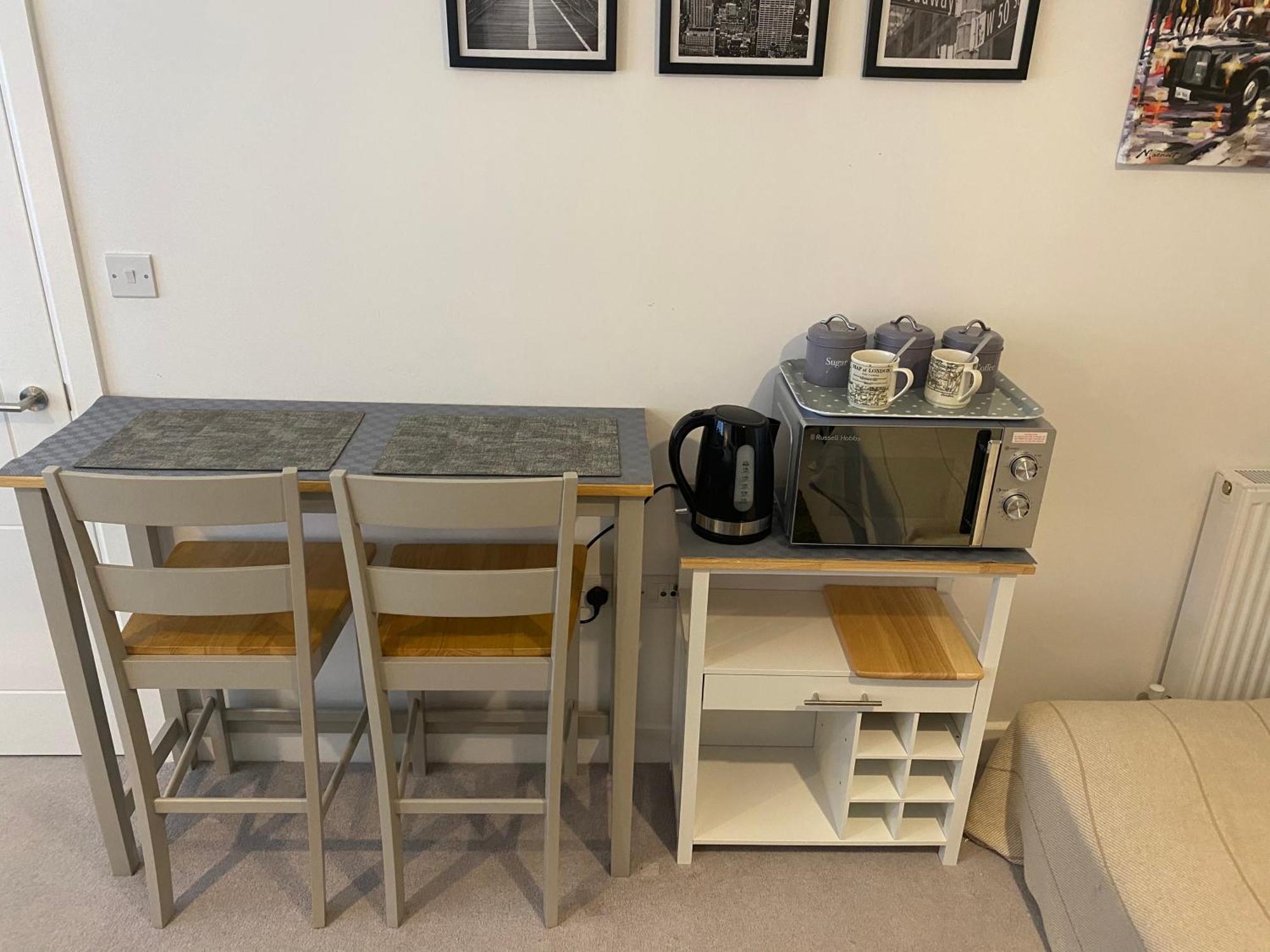 Very Large Double Room With Corner Sofa, Sky Tv, Netflix Etc, Fridge And Microwave 纽黑文 外观 照片